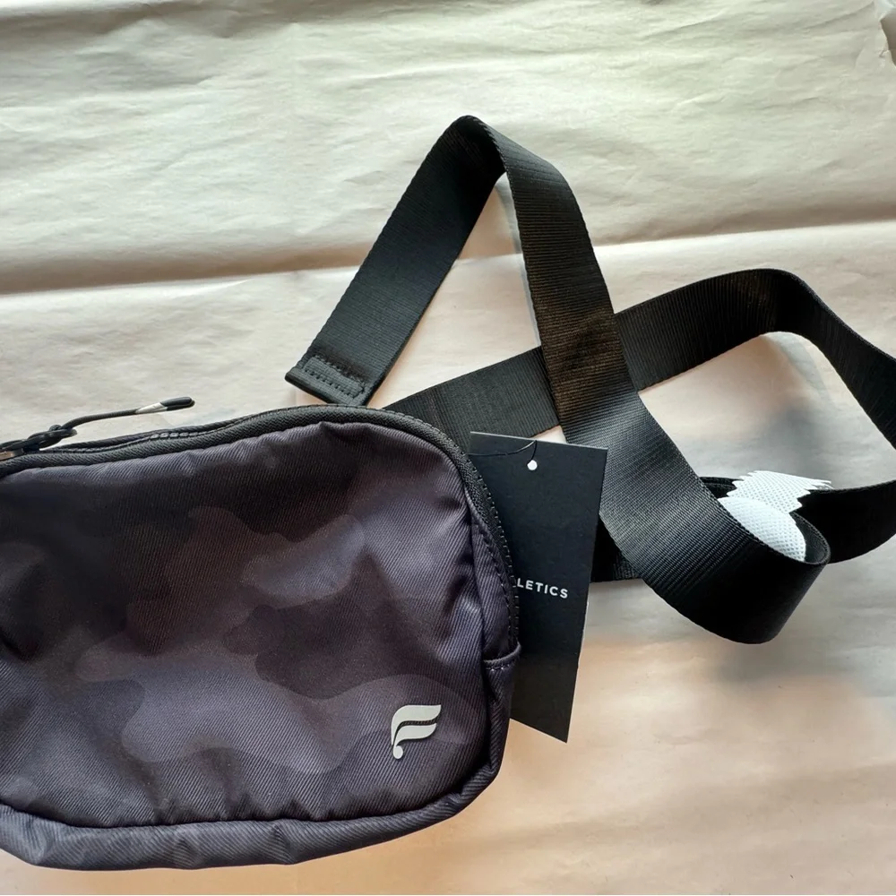 🔥FABLETICS Black Camouflage Men's Bag🔥 - Picture 1 of 8